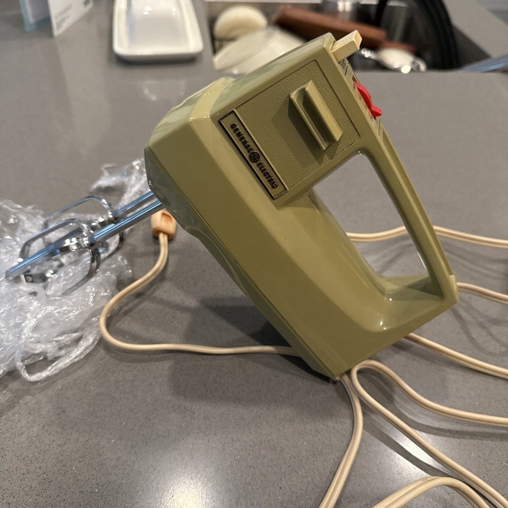Vintage 70's GE General Electric Hand Mixer 3 Speed D1M24 Beaters Tested Working
